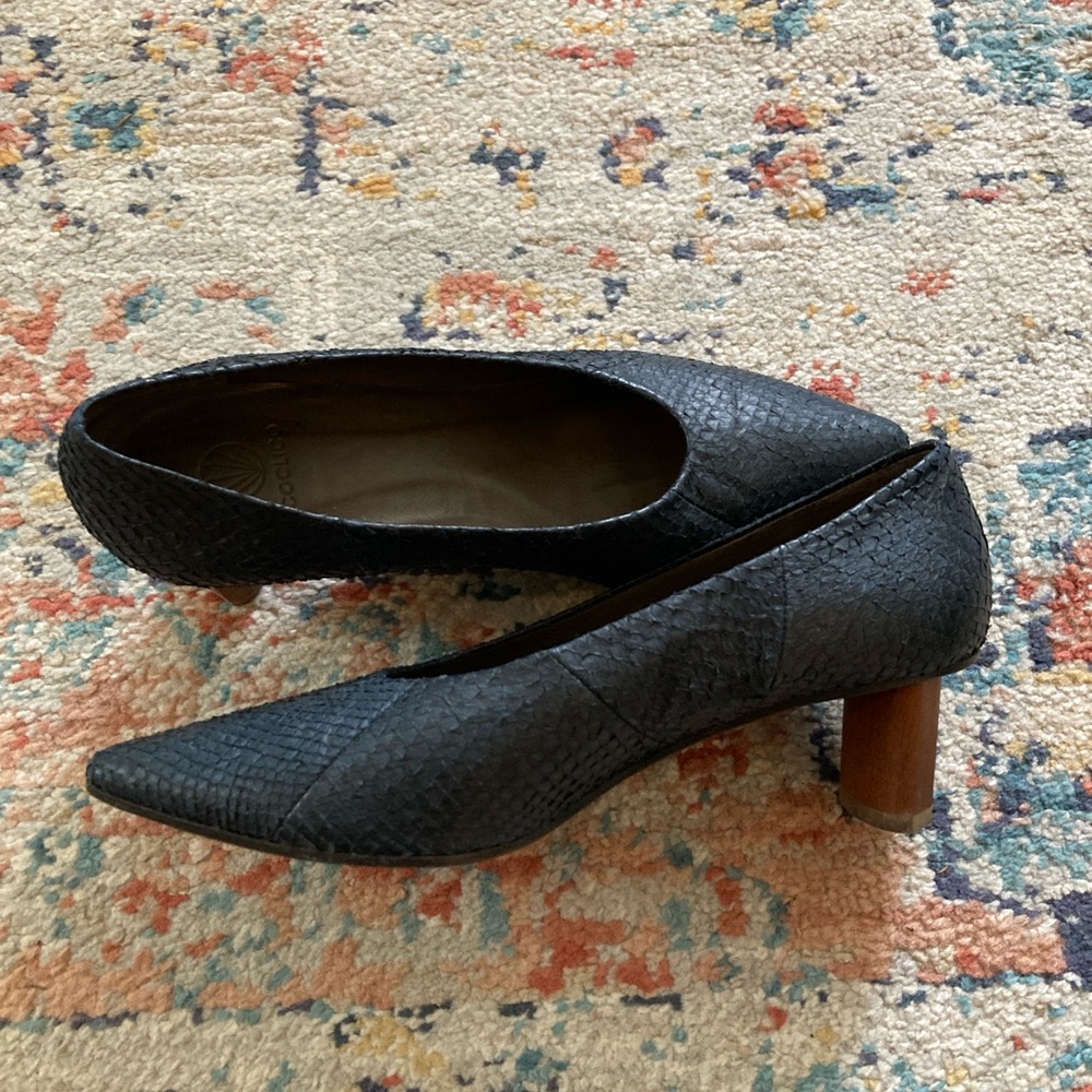 Coclico Wumo Pump 36 in Deep Navy Salmon